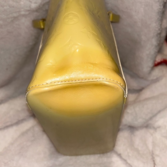 Louis Vuitton Monogram Yellow Vernis Avalon Shoulder Tote - Picture 7 of 15